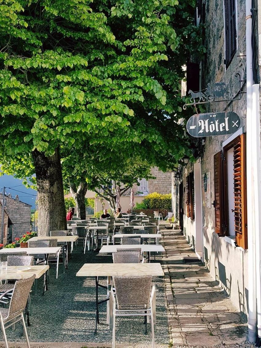 Hotel Restaurant De La Poste Aullene Экстерьер фото
